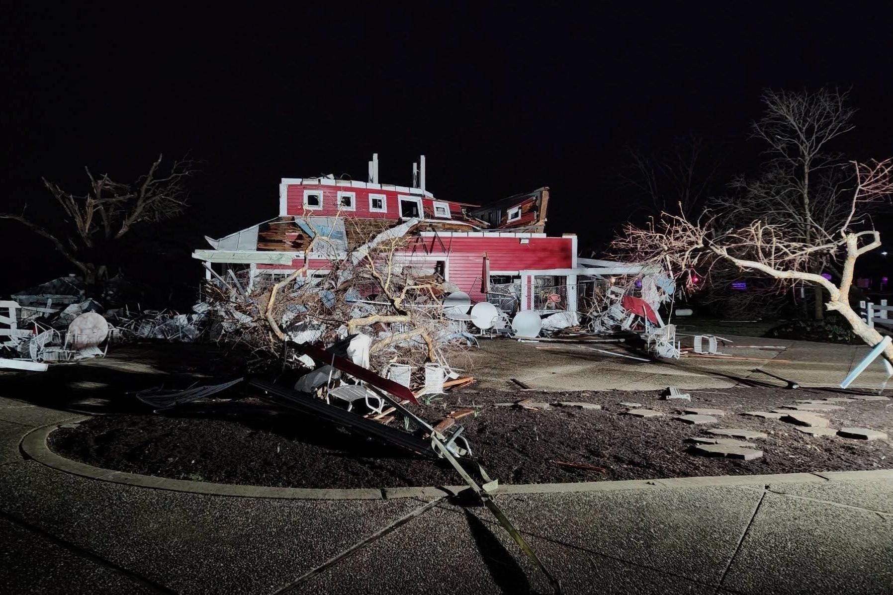 At least 20 dead as tornadoes tear through southern US At least 20 dead as tornadoes tear through southern US