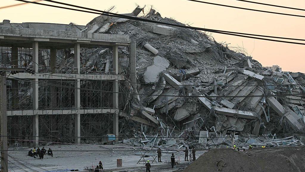 BBC reporter on desperate search for survivors in rubble of 30-storey building BBC reporter on desperate search for survivors in rubble of 30-storey building