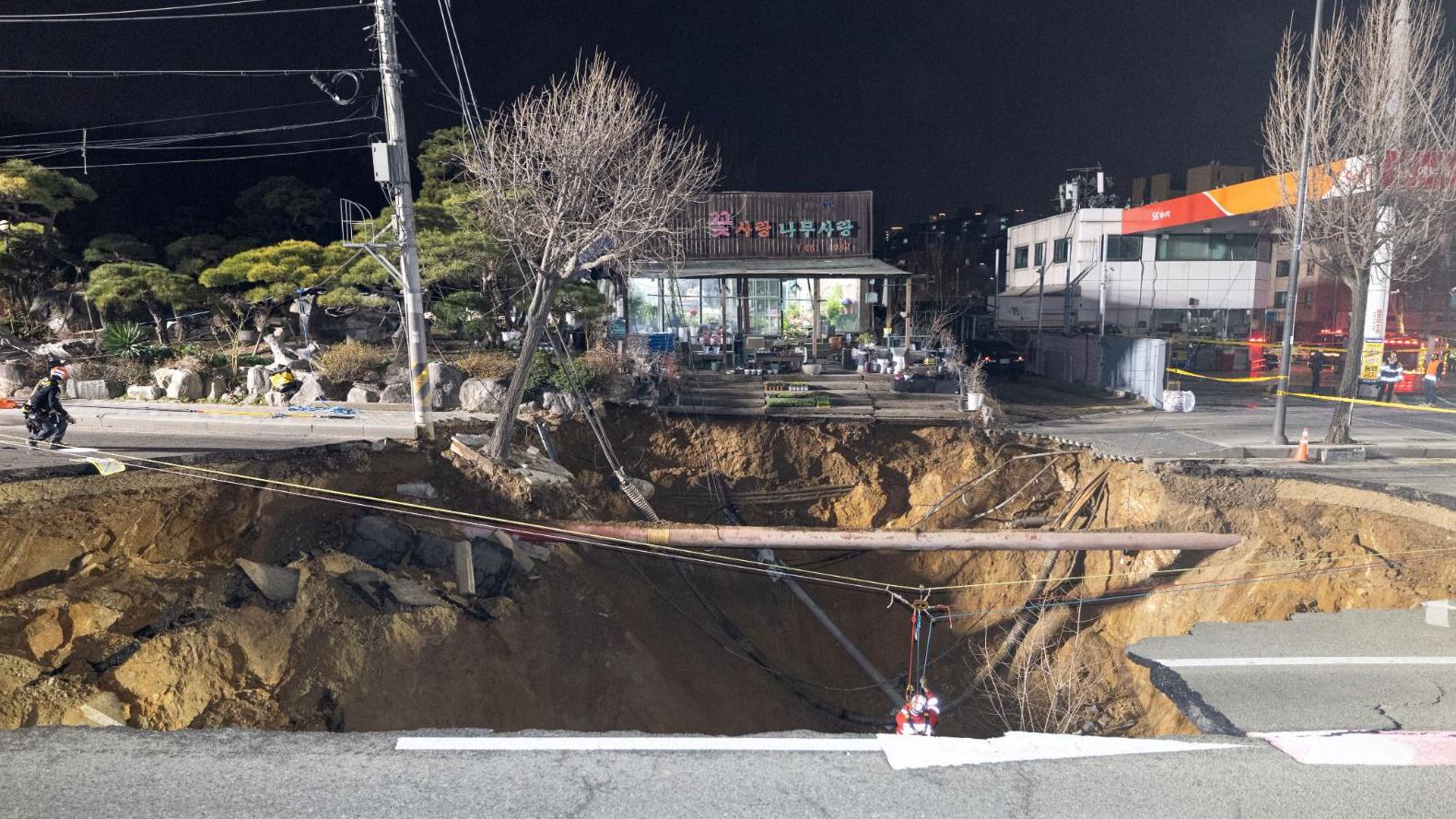 Man swallowed by Seoul sinkhole found dead Man swallowed by Seoul sinkhole found dead