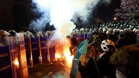 Protesters in Turkey rally ‘for justice’ after mayor’s arrest Protesters in Turkey rally ‘for justice’ after mayor’s arrest