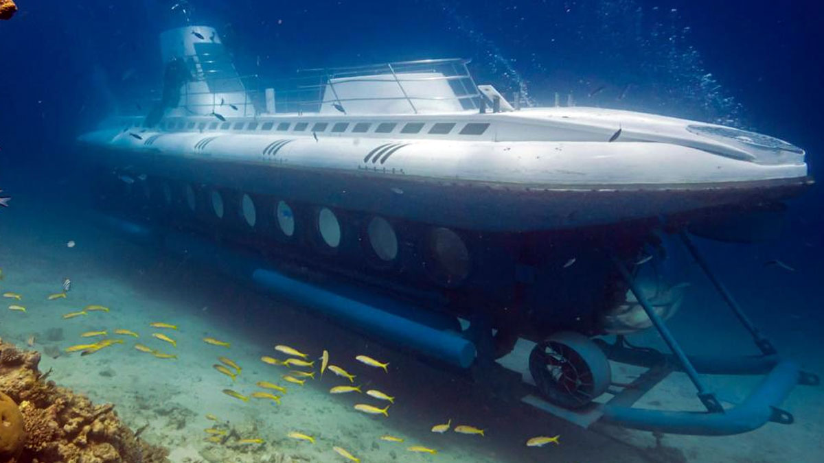 Six dead after tourist submarine sinks in Red Sea Six dead after tourist submarine sinks in Red Sea