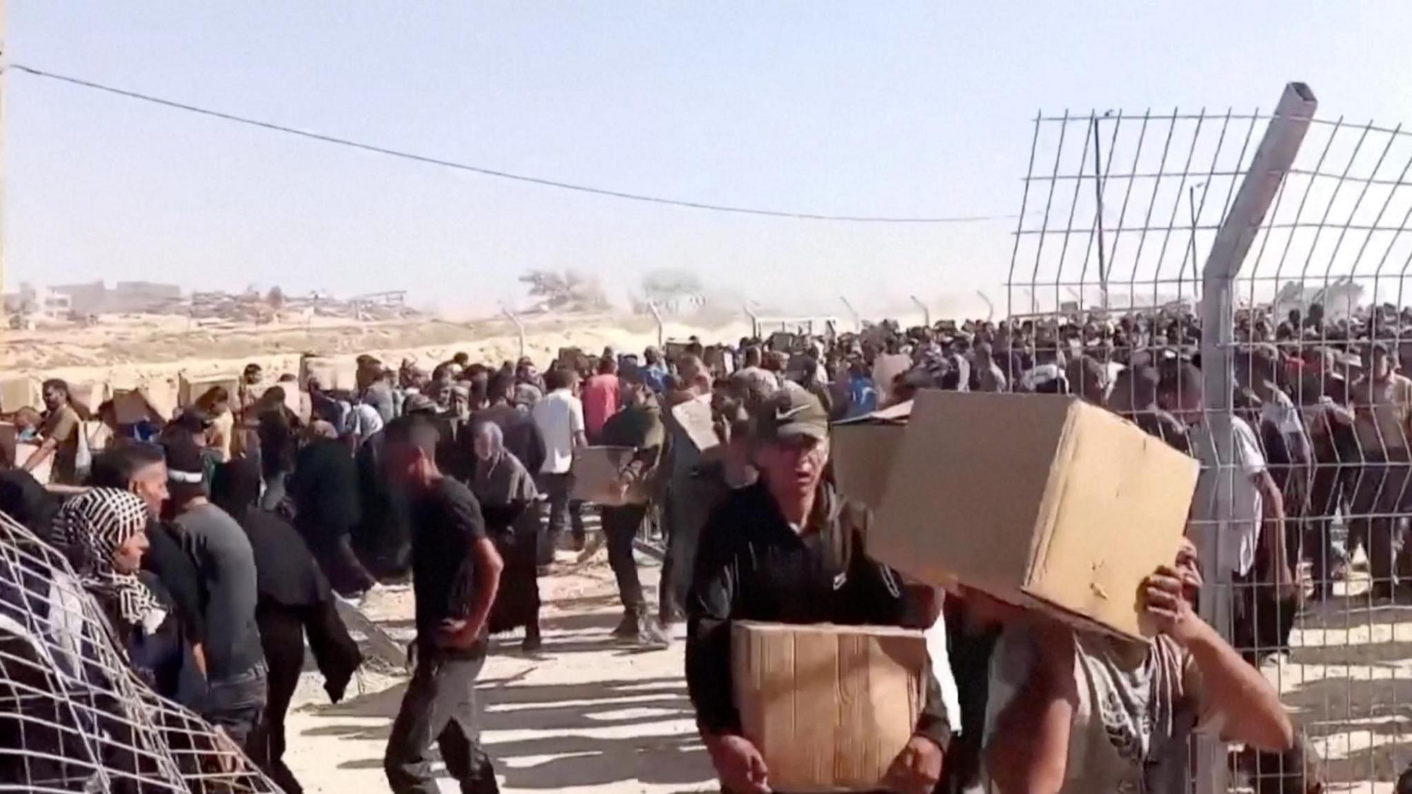 Crowds overrun US-backed group’s new aid distribution site in Gaza Crowds overrun US-backed group’s new aid distribution site in Gaza