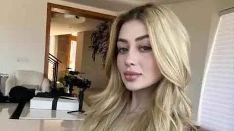 Mexican beauty influencer shot dead during TikTok livestream Mexican beauty influencer shot dead during TikTok livestream