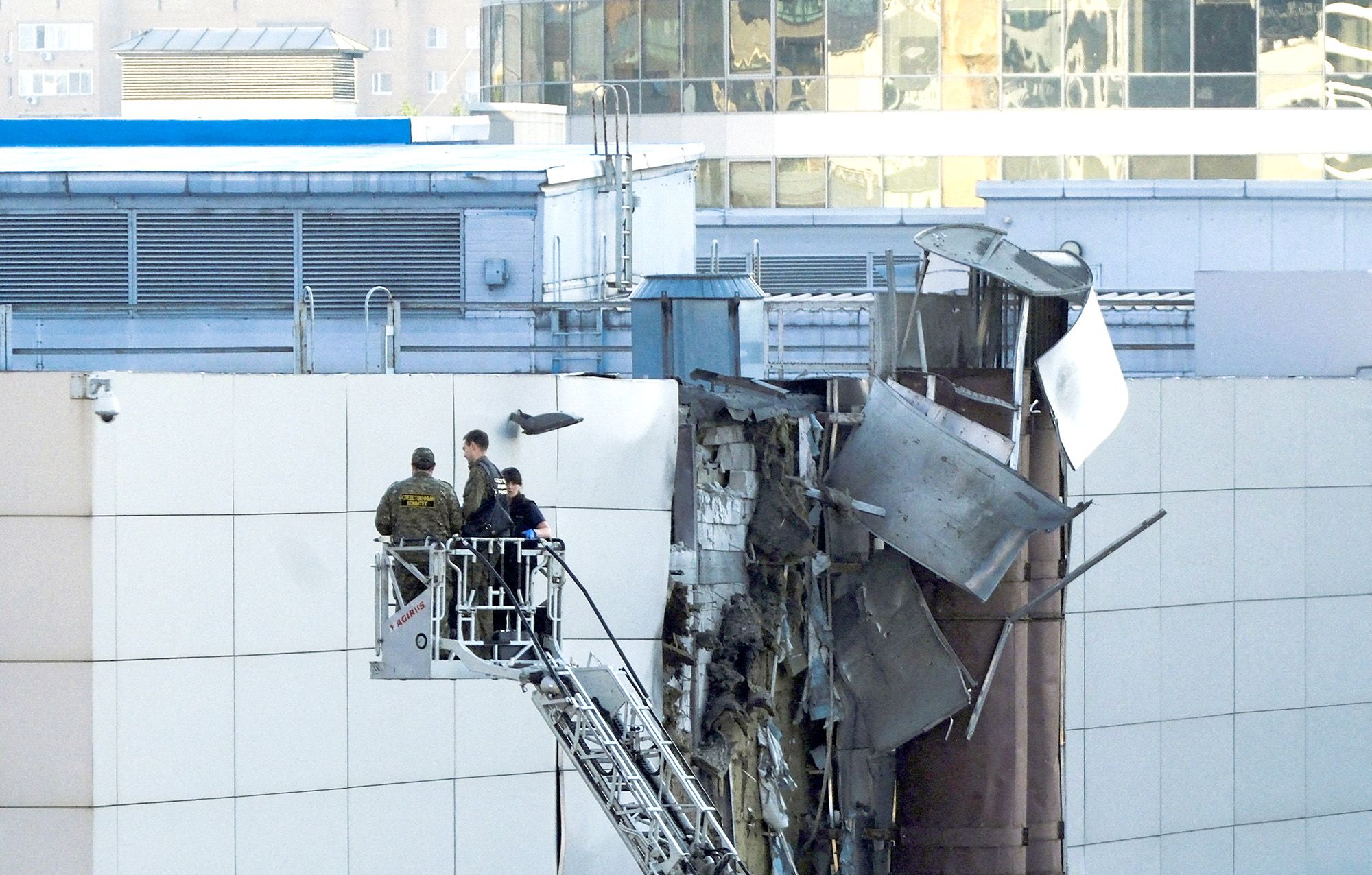 Russia says all airports in Moscow shut after drone attack Russia says all airports in Moscow shut after drone attack