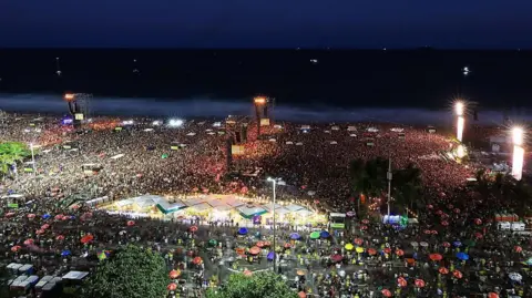 Vast crowd enjoys free Lady Gaga concert in Brazil Vast crowd enjoys free Lady Gaga concert in Brazil